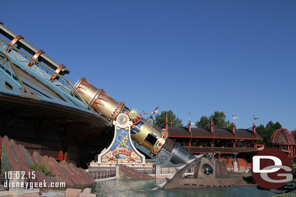 Back outside in Discoveryland.  The canon for Space Mountain has a little action, the door opens before a launch.  But there was no movement or other effects.