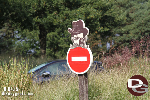 Even the road signs have a western feel...