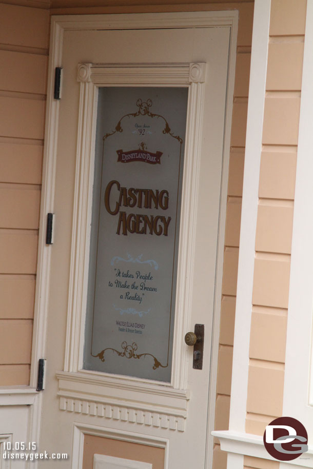 The window paying tribute to the cast of the park.