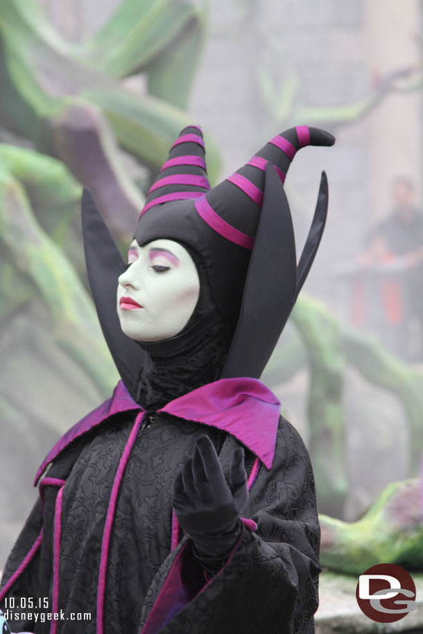 Cast members were really trying to keep everyone moving so only got a few pictures..and the line was longer than I wanted to wait in.