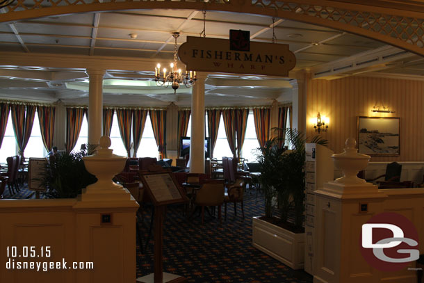 A lounge, the Fishermans Wharf across from the reception desk.