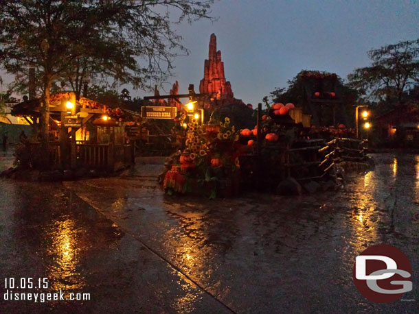 Heading back to Main Street for Disney Dreams.. one last look at Frontierland.