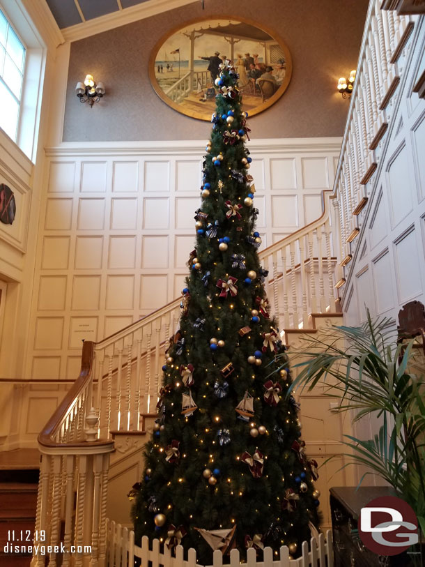 On my way toward the parks just after 4:30pm.  Here is a Christmas tree on the lower level.