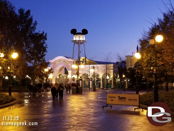 Walked by the Walt Disney Studios Park entrance since it was a clear evening.