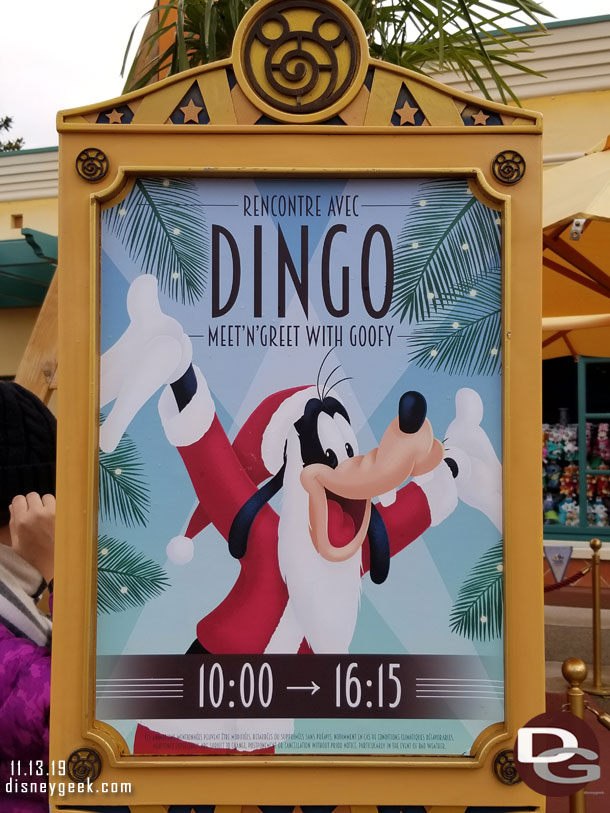 Goofy was meeting guests off to the side dressed as Santa.