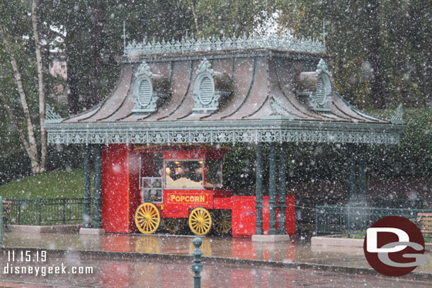 No line for popcorn in the snow.