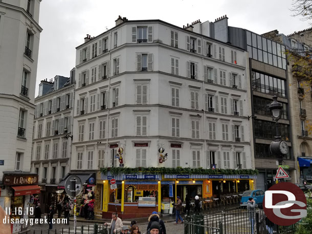 After taking some pictures turned around and walk out to the street then down a bit to head to the Funiculaire de Montmartre