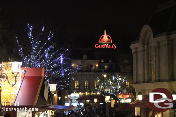 Walked through  La Place de Rémy after dark.