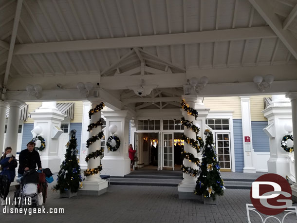 After the game and breakfast time to head to the parks.  The front entrance of the hotel at 9:45am