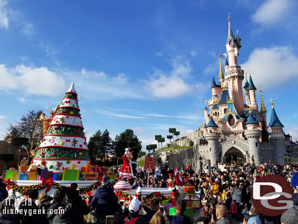 The lead float passing by the castle.