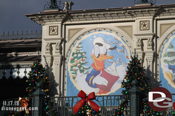 A closer look at the Christmas sign