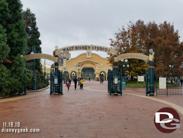 Returning to Walt Disney Studios Park and hoping for better luck with the new Frozen show wait.