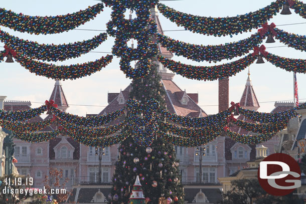 Garland and the Christmas tree in front of the Disneyland Hotel.