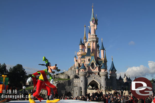 Turning around to look at the Castle with Goofy in the foreground.