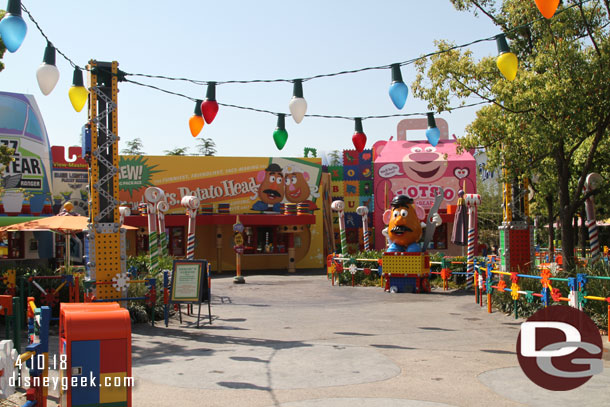 Behind me is the Toy Box Cafe which sits across the parade route (on the Tomorrowland side) from the rest of the land.  No barriers here, but it is not open either.