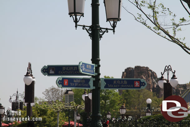 Almost back to the Gardens of Imagination. In the distance Adventure Isle.