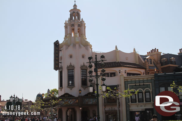 I was walking quickly back to the front of the park to talk to guest relations.  So here is approaching Mickey Avenue.