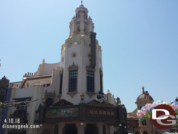 The Carthay Circle building marks the entrance to Avenue M Arcade.