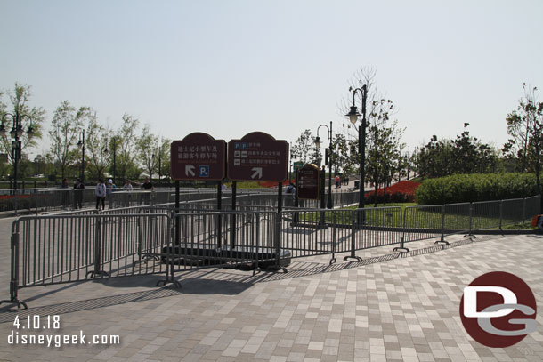 This walkway/bridge takes you to the main guest parking lot. I never ventured over there.