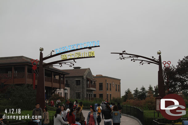 Passing by the Disneytown walkway that I used to exit/enter the park today.