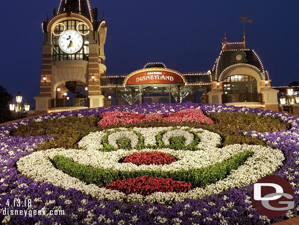 The floral Minnie Mouse at the entrance to Shanghai Disneyland.