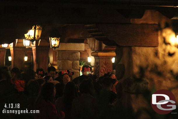 Looked and there were a lot of guests waiting for the grotto.