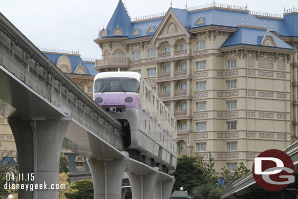 My first monorail sighting.. 