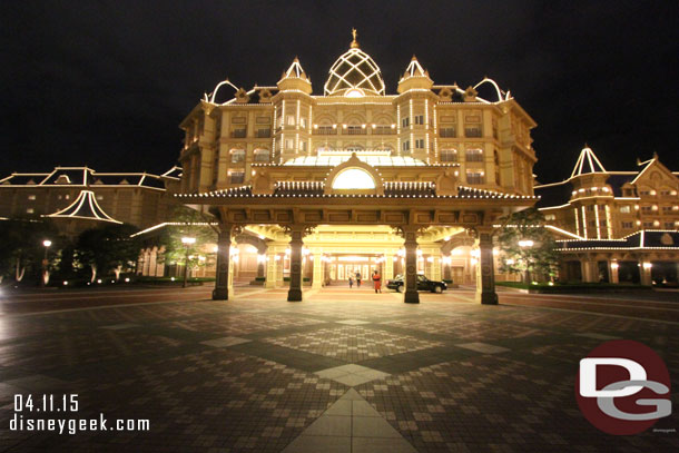 The front entrance to the Tokyo Disneyland Hotel