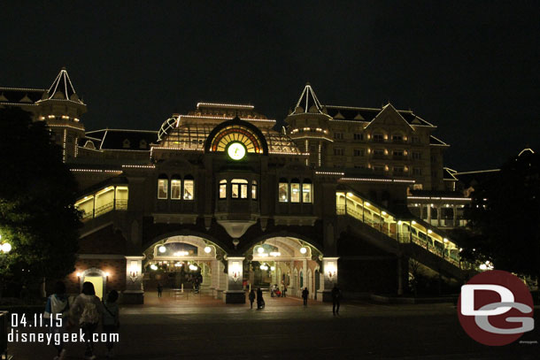 Heading back to the Disneyland Station.