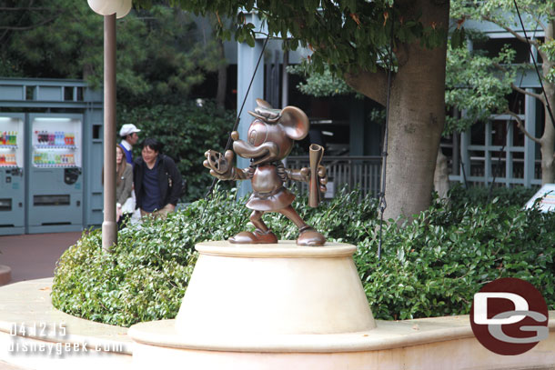 A statue of Mickey near the parking structure (Donald is on the other side, I have a picture on a later day)