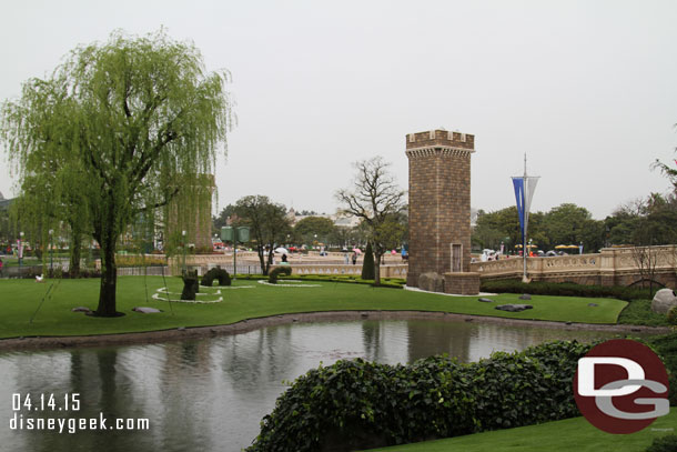 Looking toward the hub as I walk toward Cinderella Castle