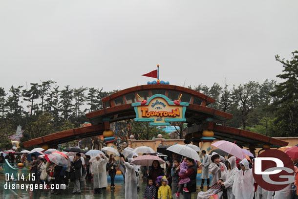 Arriving on the walkway near Toontown and Tomorrowland before it arrived.