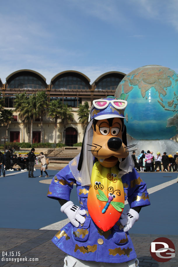 Goofy greeting guests at the entrance plaza