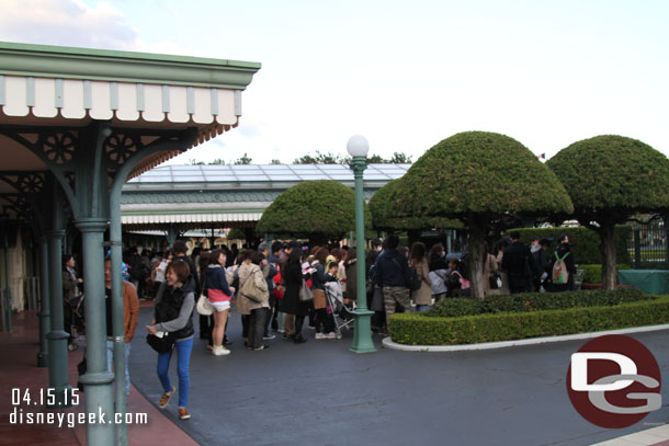 Guests lined up outside for the evening pass entry that starts at 6pm, it was about 10 till.