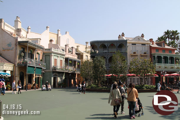 A quick look at the New Orleans section of Adventureland as I walked by.