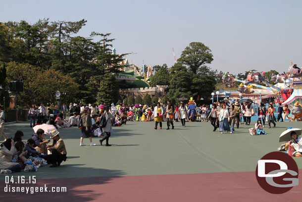 Guests already lining the parade route for the 11:30am parade.