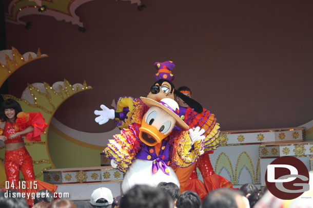 Donald and Goofy performing