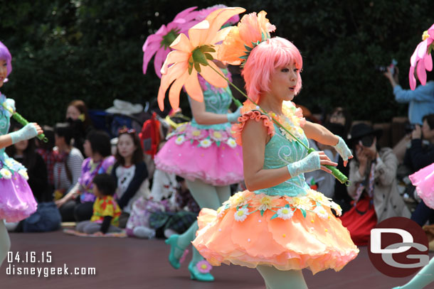 Total running time is about 40 minutes from when it steps off until the last float heads backstage.  There are three parade stops.