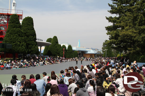 Made my way out to Tomorrowland before the parade got there.