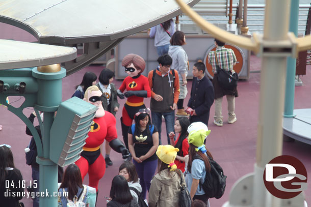 Mr. & Mrs. Incredible meeting guests