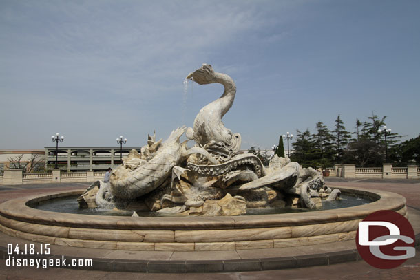 A large fountain in the center.