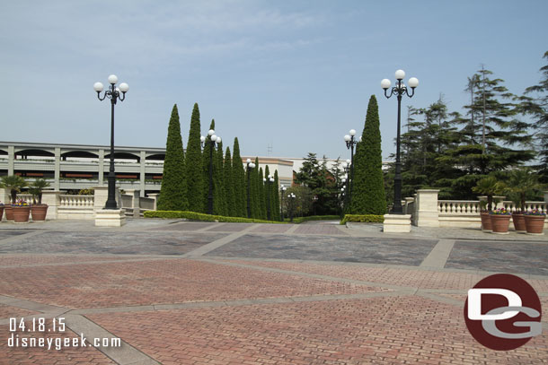 The driveway cars or buses would come up to reach the hotel.