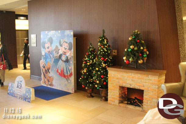 A photo space for Christmas and Tokyo DisneySea 15th Anniversary in the lobby.