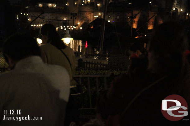 Very dark and hard to tell but cast members were folding down the railings so wheelchair guests could see.
