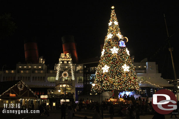The Christmas Tree in the American Waterfront