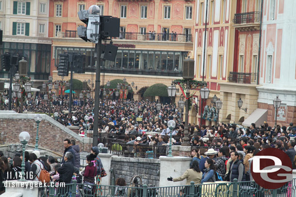 A crowd has gathered for A Perfect Christmas at Tokyo DisneySea.  This is the first show of the day at 9:30am.