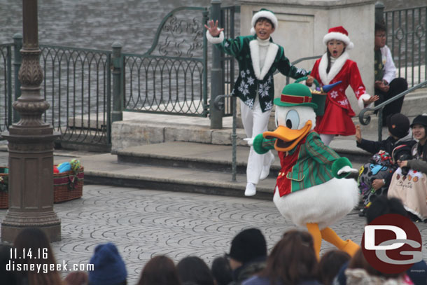 Donald Duck arriving for the show.