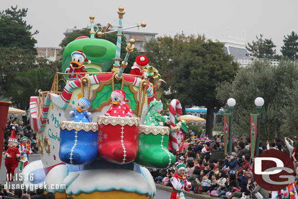 Donald, Daisy and the nephews on the first float.