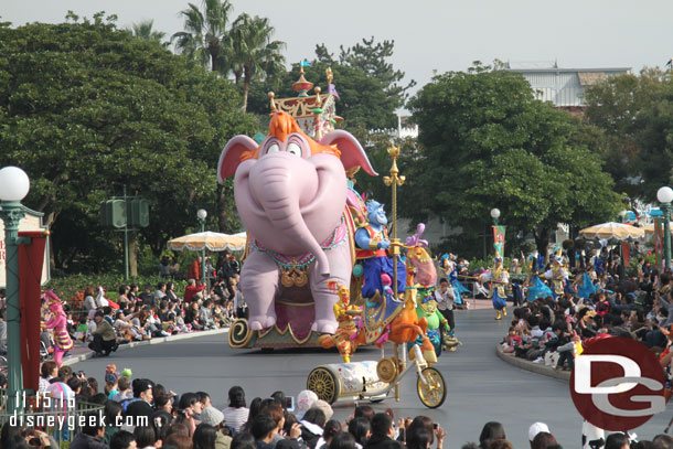 Aladdin group making their way around the corner.