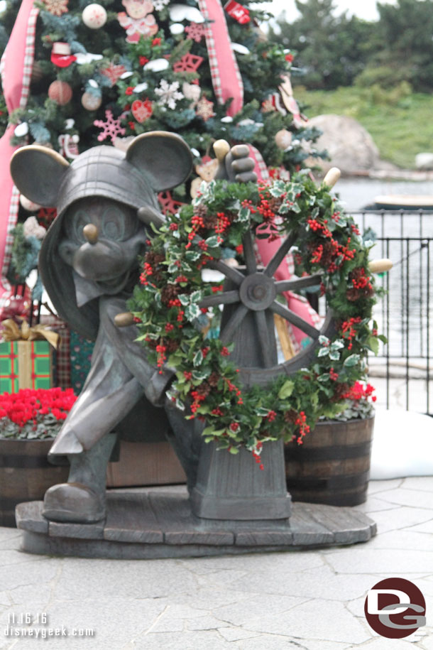 The sea captain Mickey decorated for Christmas.